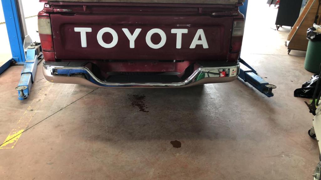 TOYOTA HİLUX ESKİ MODEL ARKA TAMPON -X14042025-303