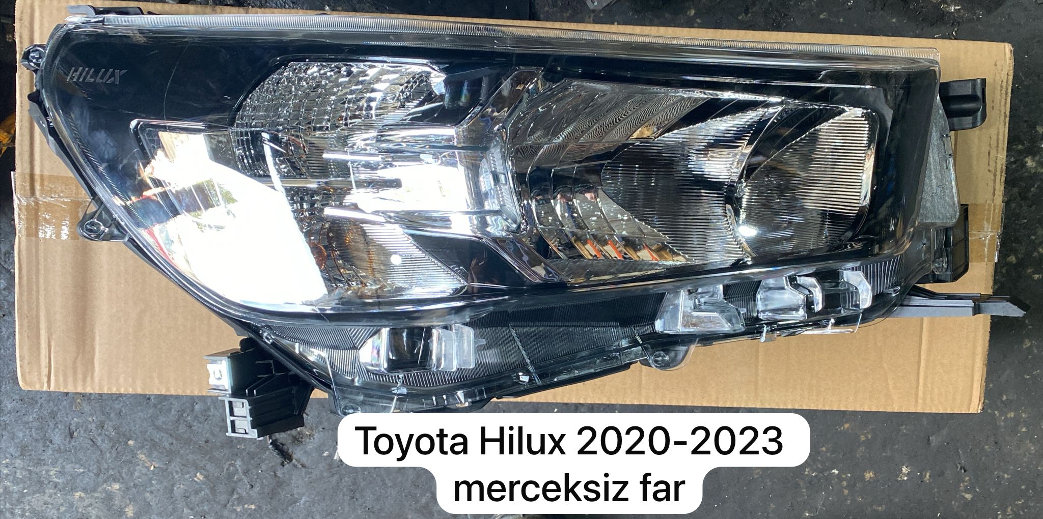 TOYOTA HİLUX MERCEKSİZ FAR -X14042025-649