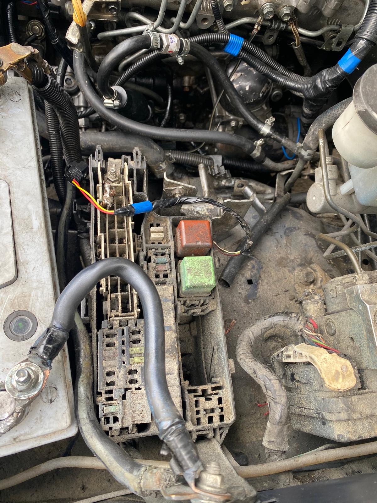 TOYOTA HİLUX 2006-2011 SİGORTA KUTUSU -X14042025-1950
