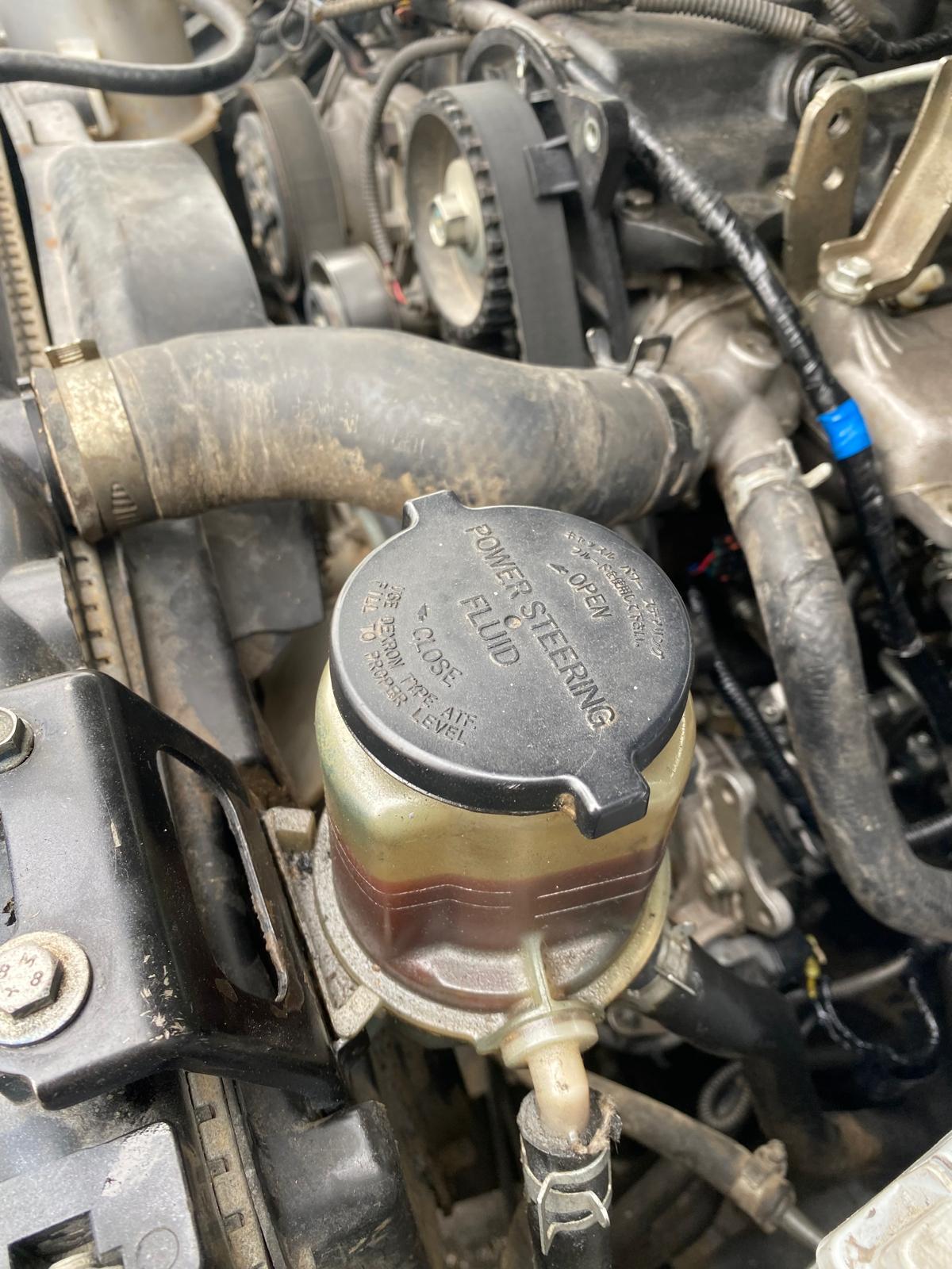 TOYOTA HİLUX HİDROLİK YAĞ BİDONU -X14042025-1958