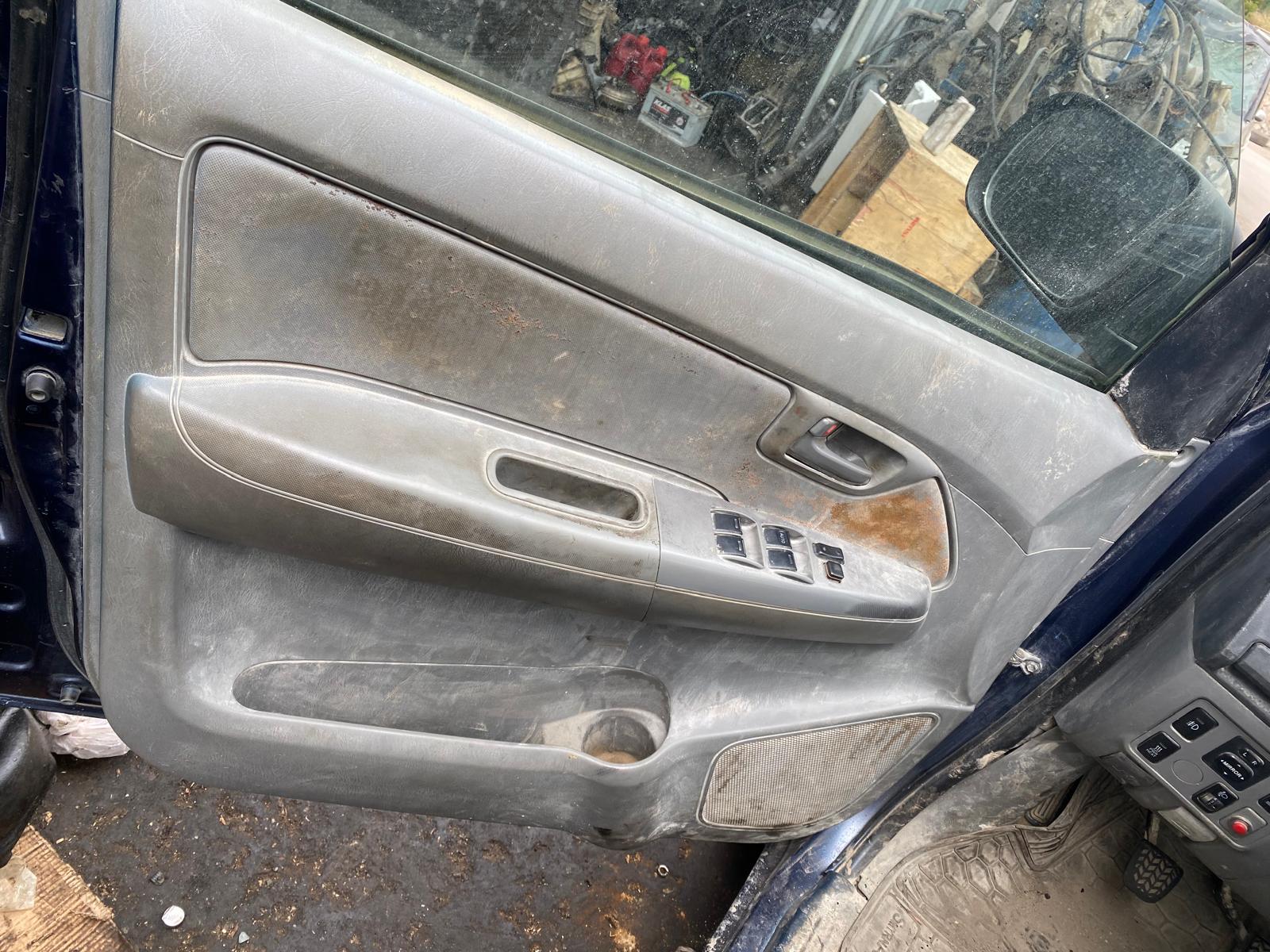TOYOTA HİLUX 2006-2011 SOL ÖN İÇ KAPI DÖŞEMESİ -X14042025-1939