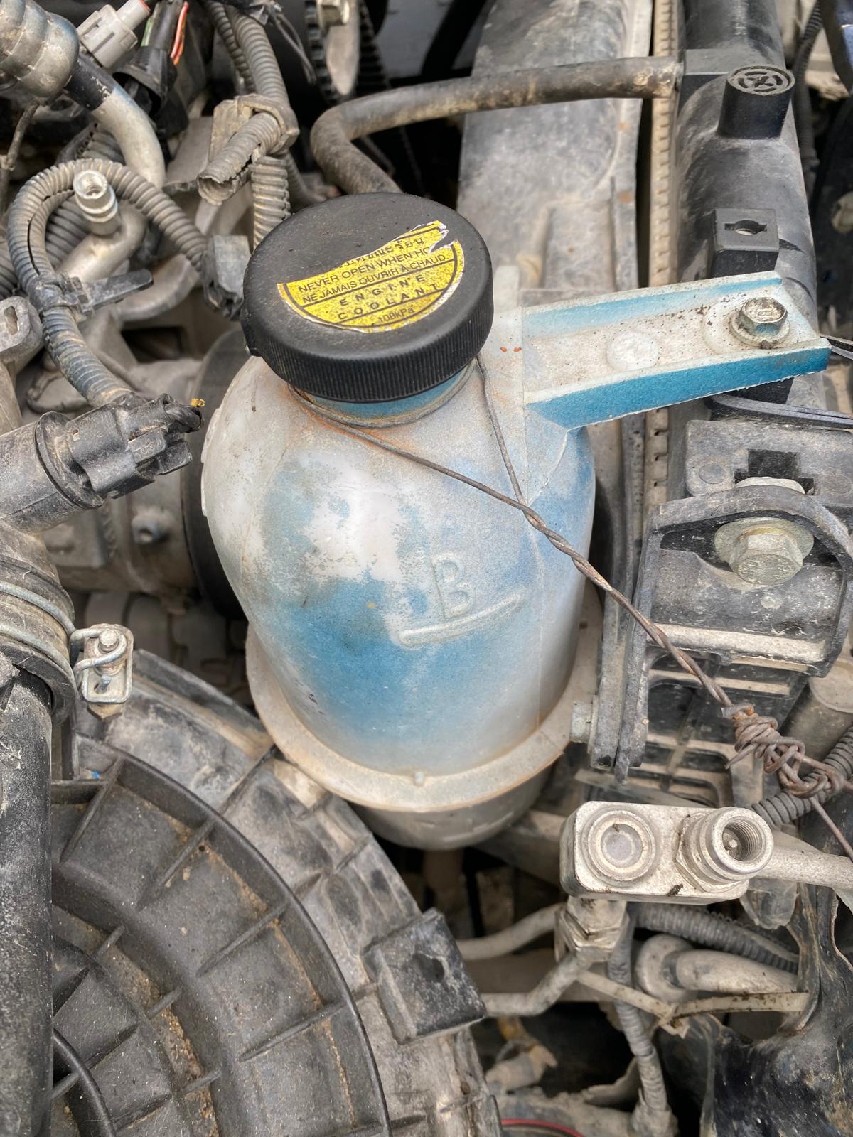 TOYOTA HİLUX YEDEK SU BİDONU -X14042025-1954