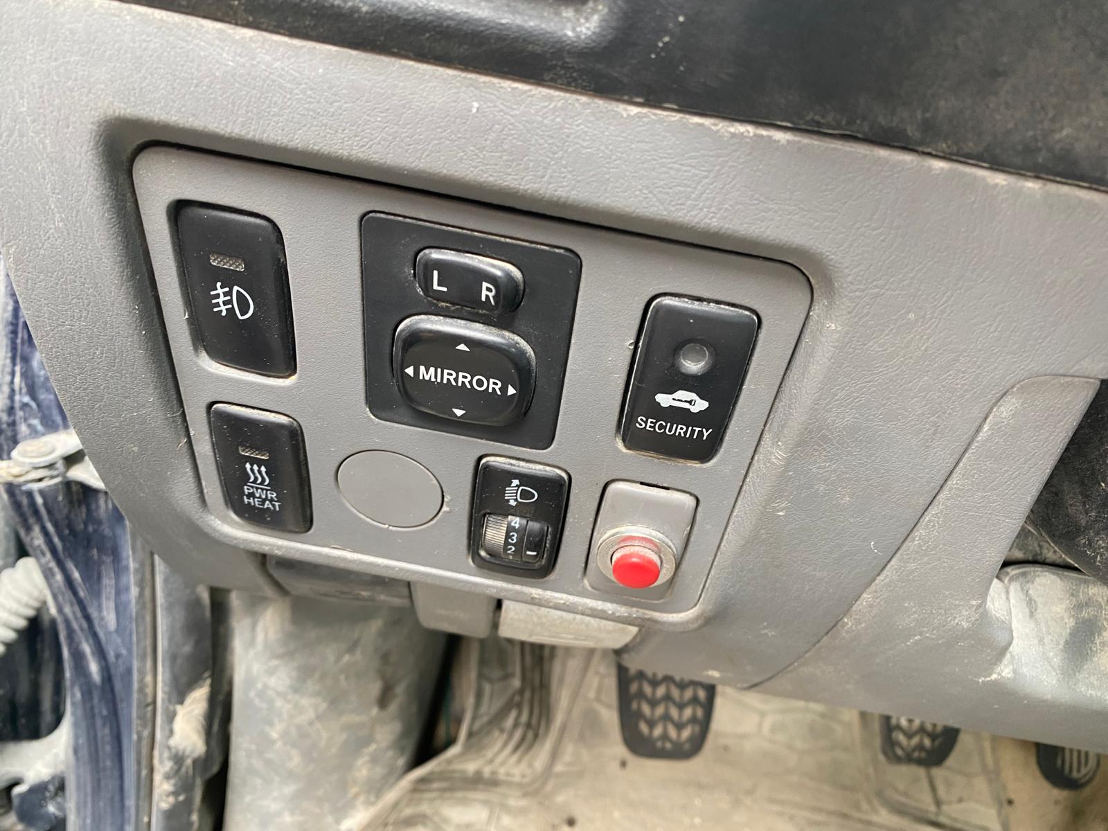 TOYOTA HİLUX 2006-2011 AYNA AYAR DÜĞMELERİ -X14042025-1945