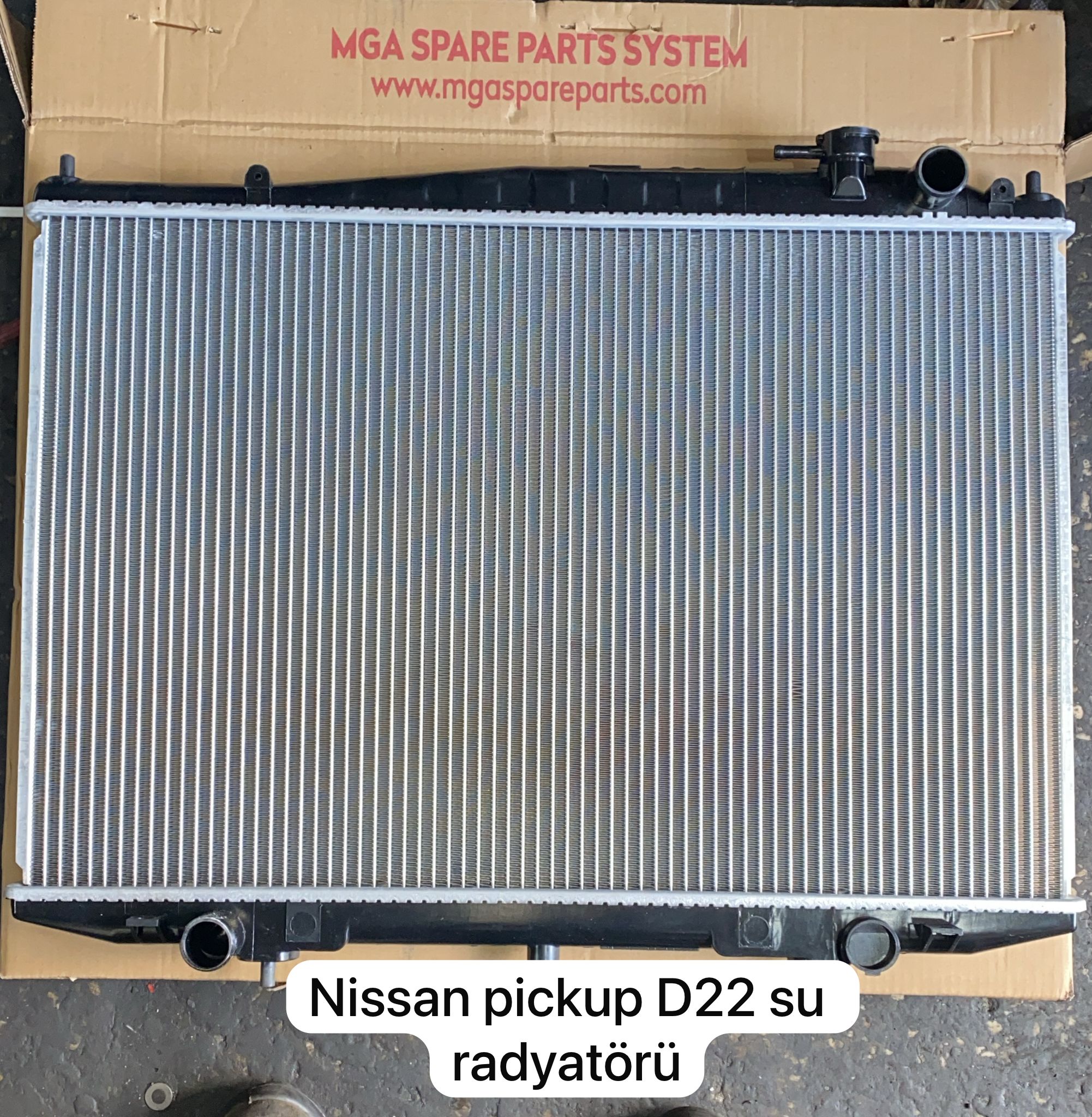 NİSSAN PİCKUP D22 SU RADYATÖRÜ
