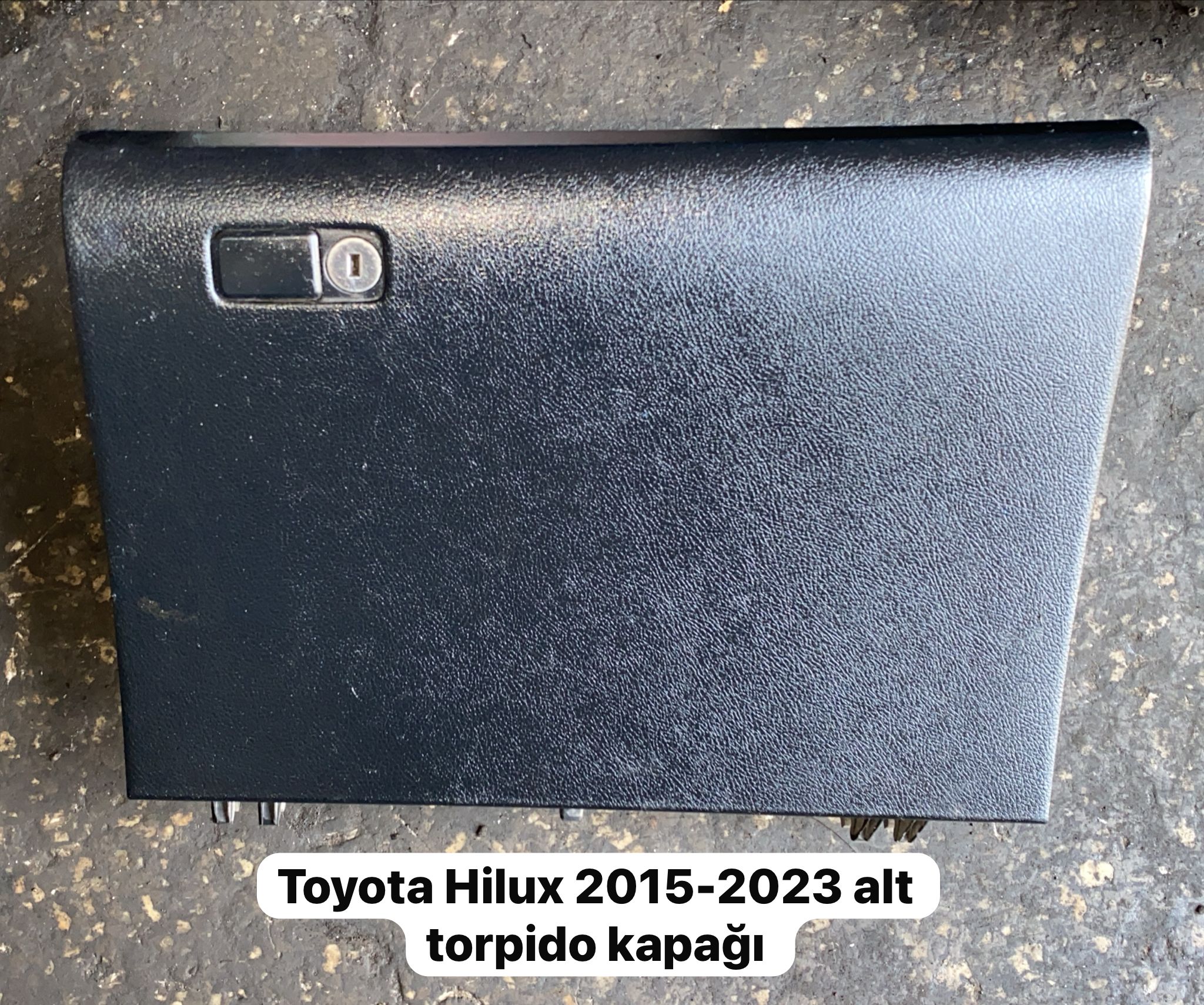 TOYOTA HİLUX 2015-2023 ALT TORPİDO KAPAĞI