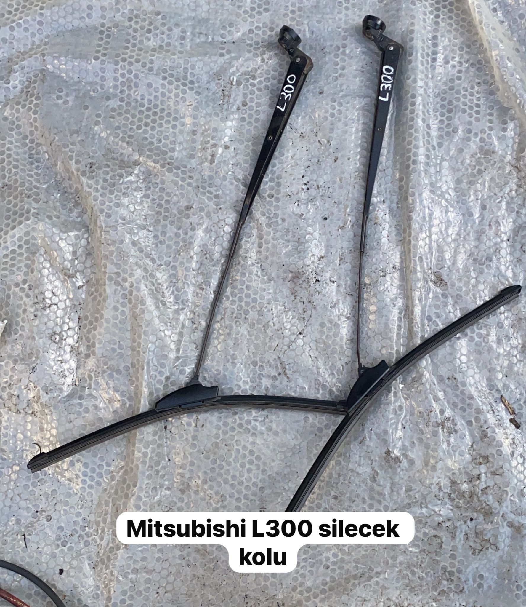 MİTSUBİSHİ L300 SİLECEK KOLU -X14042025-2653