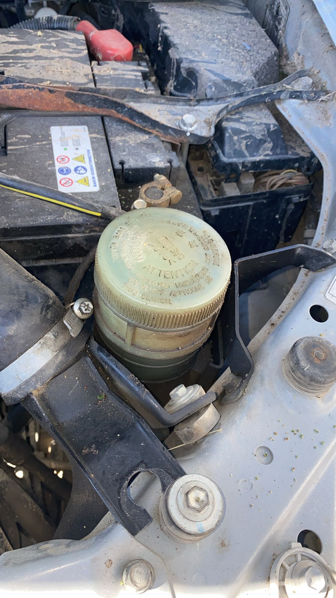 ISUZU DMAX EURO5 CAM SU BİDONU -X14042025-3457
