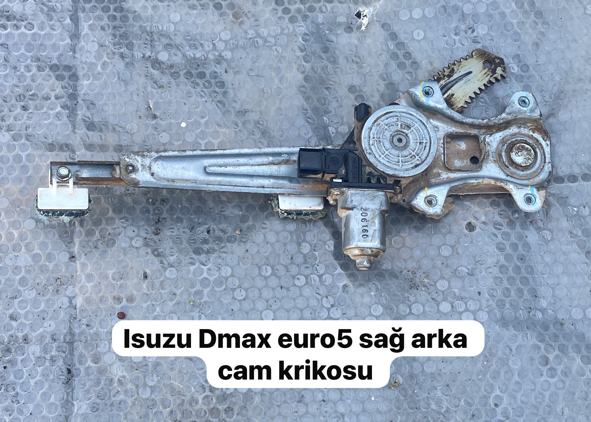 ISUZU DMAX EURO5 SAĞ ARKA CAM KRİKOSU -X14042025-4462